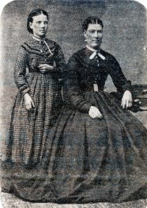 Redan Elmina Totten Mott and siater Mrs Anna Steacy 1890 Darling bk3p172
