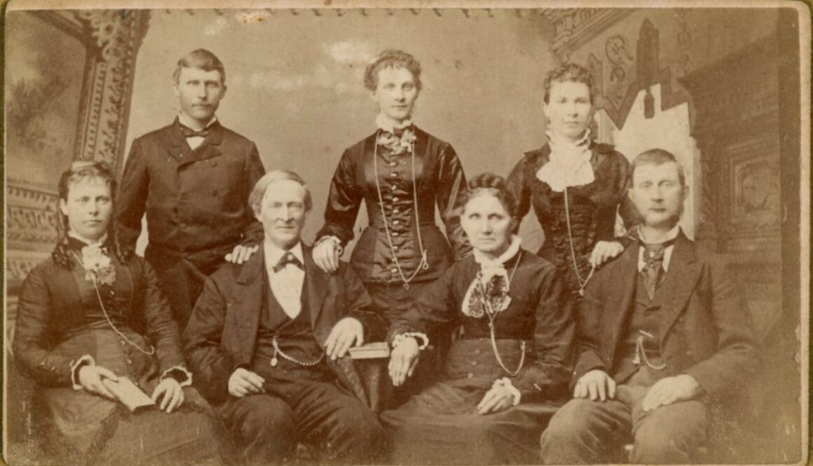 Davenport Family, L-R unk, Je,William,Alice, Marg, Unk, Ira, Jan 1880, J.L.Gurra Studio, Mendota, ILL a